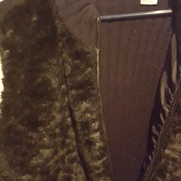 Faux FUR Vest very soft and comfy 🤔 - Picture 4 of 6